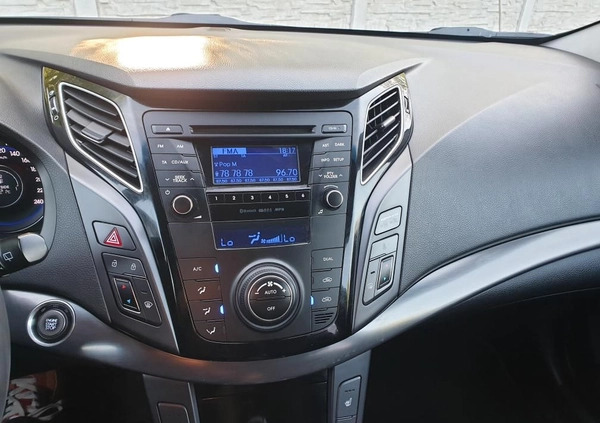 Hyundai i40 cena 31909 przebieg: 238000, rok produkcji 2011 z Sieradz małe 562